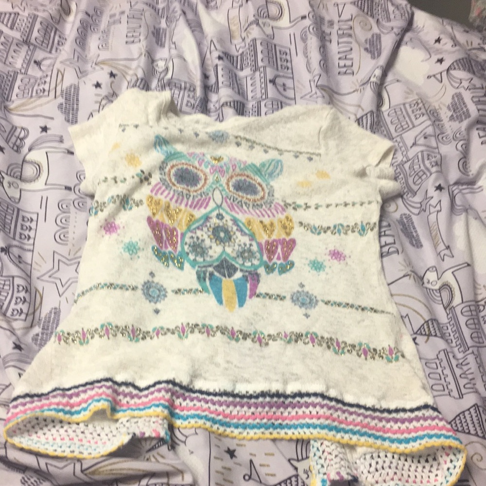I am selling a shirt with an owl on it